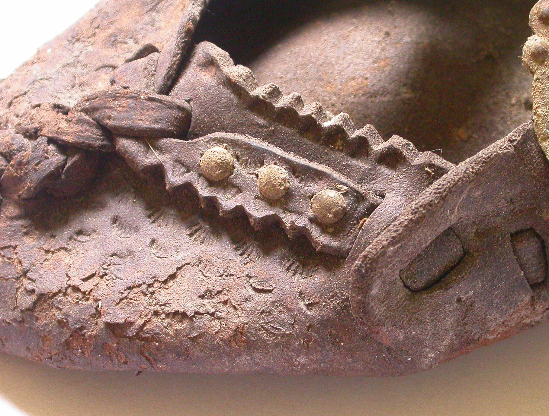 Guarda il bordo della suola prima di comprare un paio di scarpe